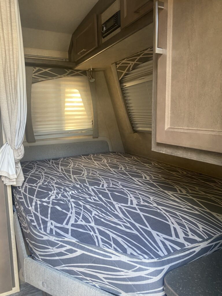 17 foot bigfoot travel trailer interior